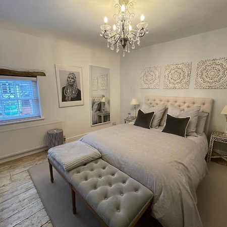 Entire Georgian Luxury Home - 3 Storey- High St Henley-In-Arden -Two Bedrooms-Sleeps 4 Henley-in-Arden Exterior foto