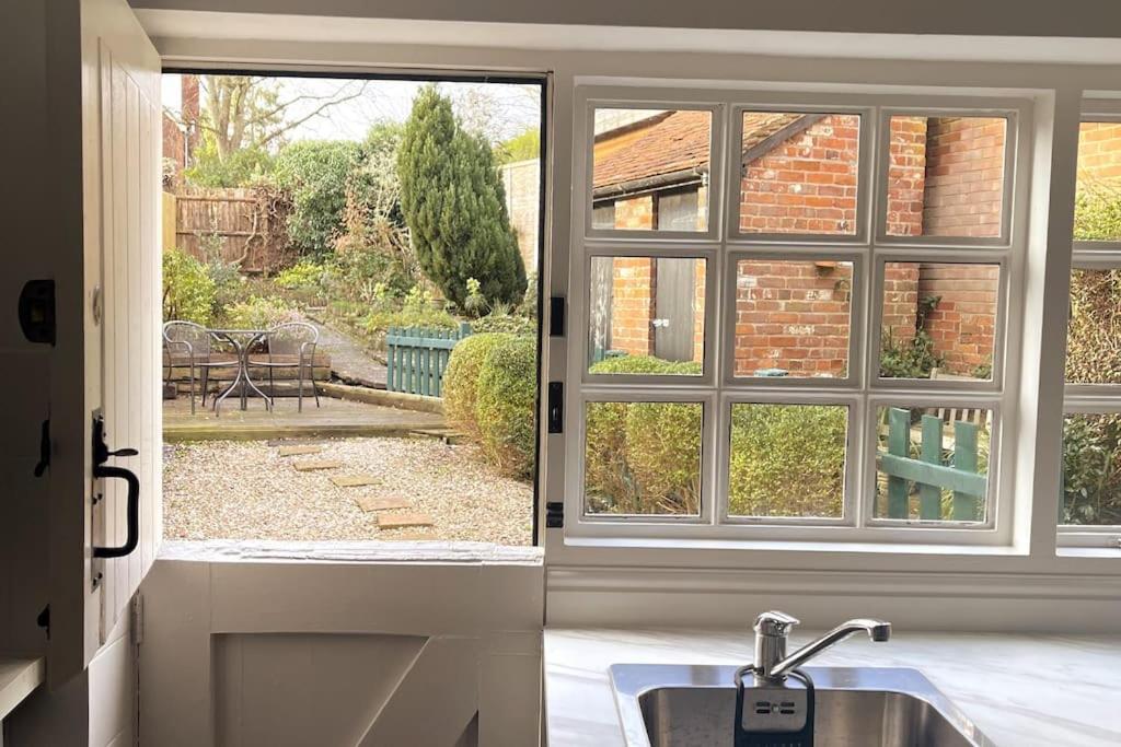 Entire Georgian Luxury Home - 3 Storey- High St Henley-In-Arden -Two Bedrooms-Sleeps 4 Henley-in-Arden Exterior foto