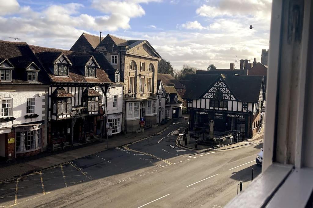 Entire Georgian Luxury Home - 3 Storey- High St Henley-In-Arden -Two Bedrooms-Sleeps 4 Henley-in-Arden Exterior foto