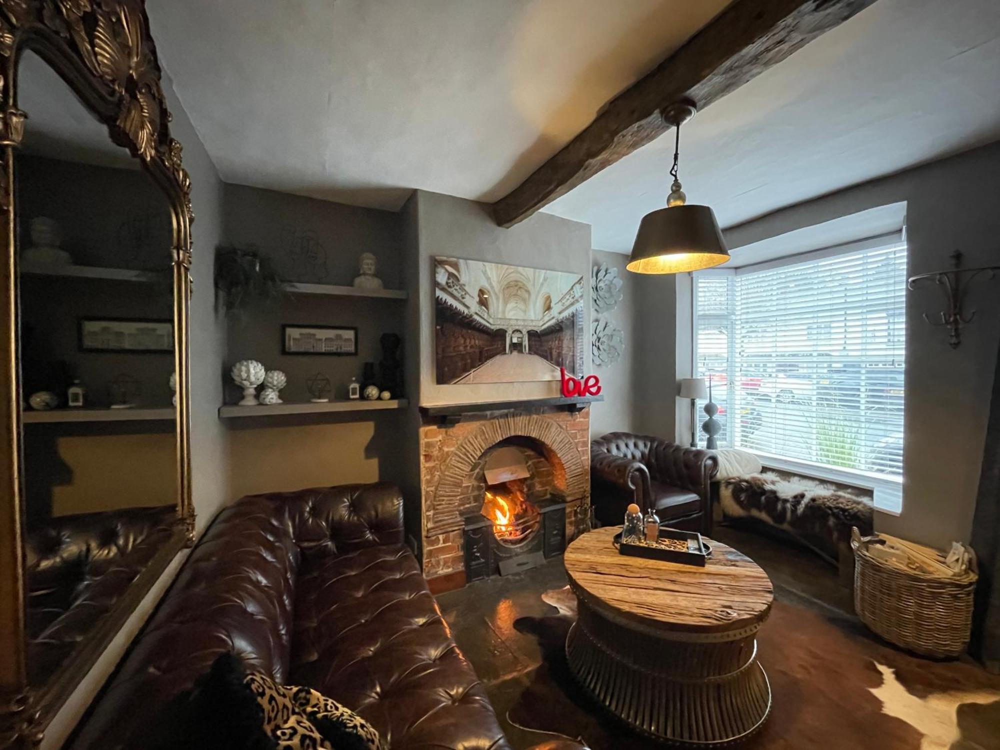 Entire Georgian Luxury Home - 3 Storey- High St Henley-In-Arden -Two Bedrooms-Sleeps 4 Henley-in-Arden Exterior foto