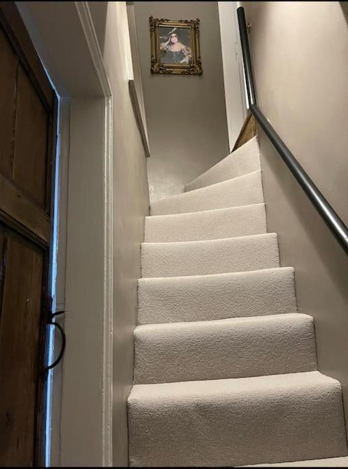 Entire Georgian Luxury Home - 3 Storey- High St Henley-In-Arden -Two Bedrooms-Sleeps 4 Henley-in-Arden Exterior foto