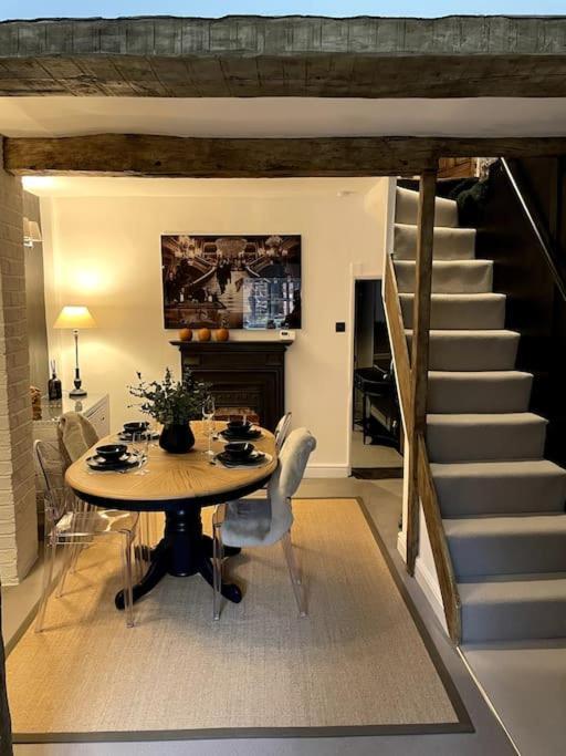 Entire Georgian Luxury Home - 3 Storey- High St Henley-In-Arden -Two Bedrooms-Sleeps 4 Henley-in-Arden Exterior foto