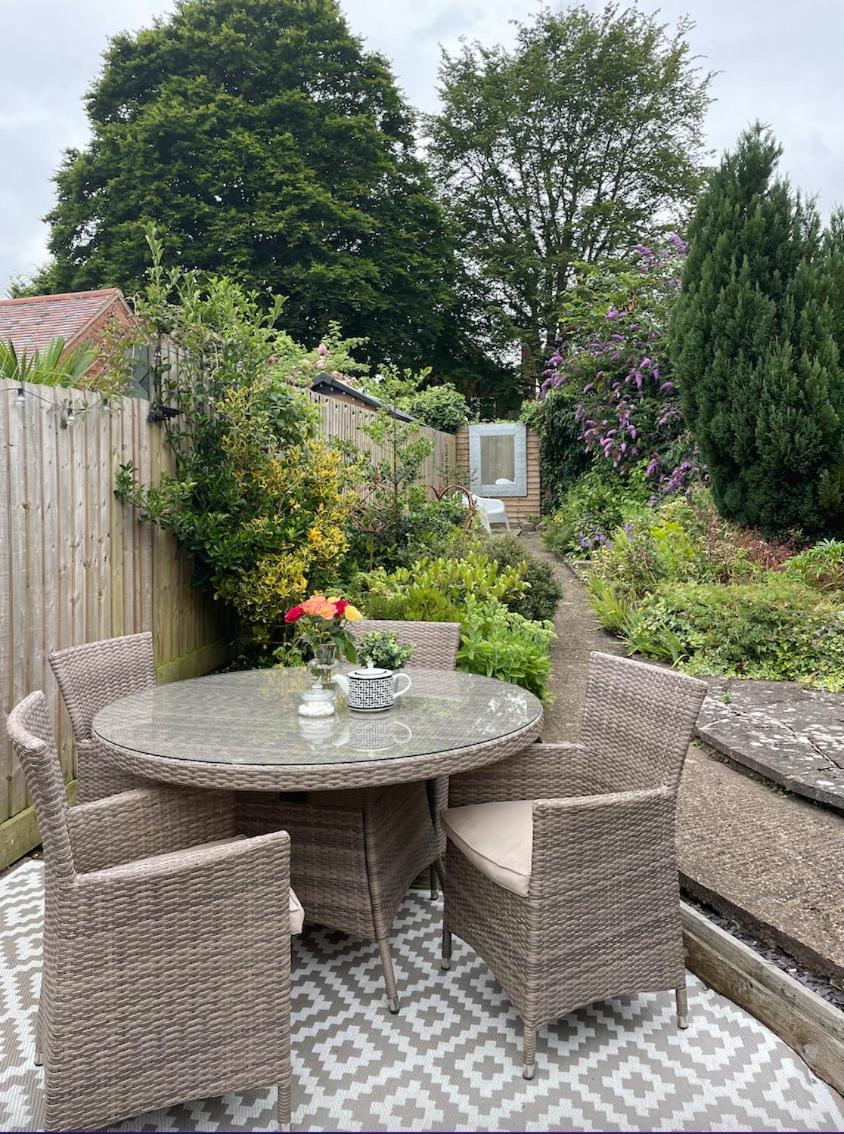 Entire Georgian Luxury Home - 3 Storey- High St Henley-In-Arden -Two Bedrooms-Sleeps 4 Henley-in-Arden Exterior foto